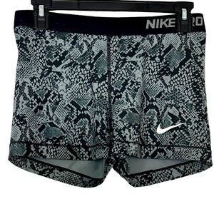 Nike Pro 3" heights Vixen Short Snake Print Yoga Bike Compression Size L